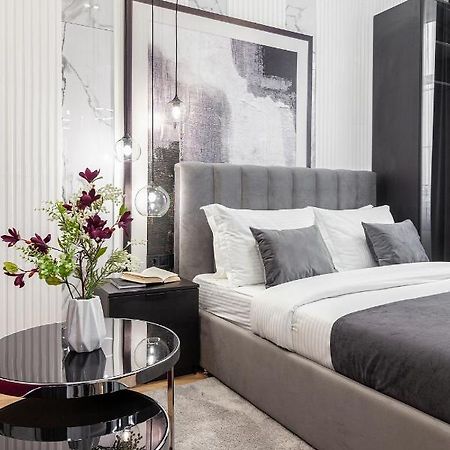 Lovely Apartment On Drahomanova Street 利沃夫 外观 照片