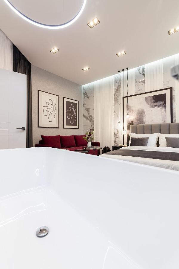 Lovely Apartment On Drahomanova Street 利沃夫 外观 照片