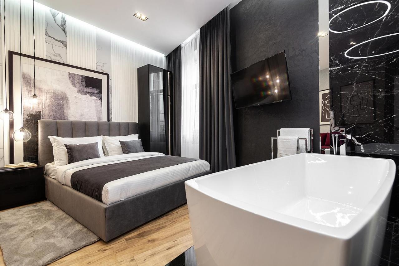 Lovely Apartment On Drahomanova Street 利沃夫 外观 照片