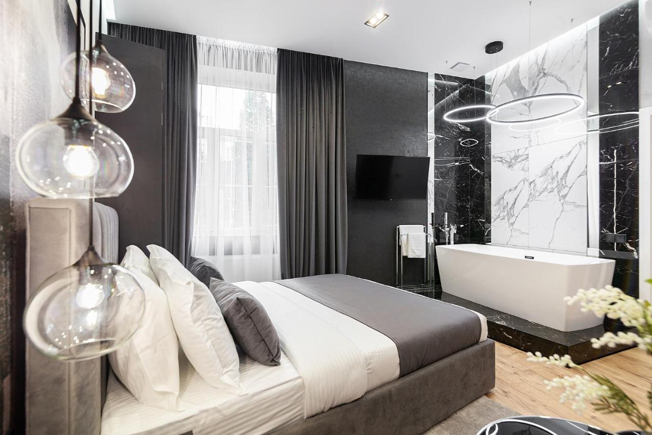 Lovely Apartment On Drahomanova Street 利沃夫 外观 照片