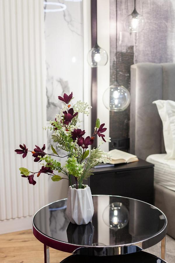 Lovely Apartment On Drahomanova Street 利沃夫 外观 照片