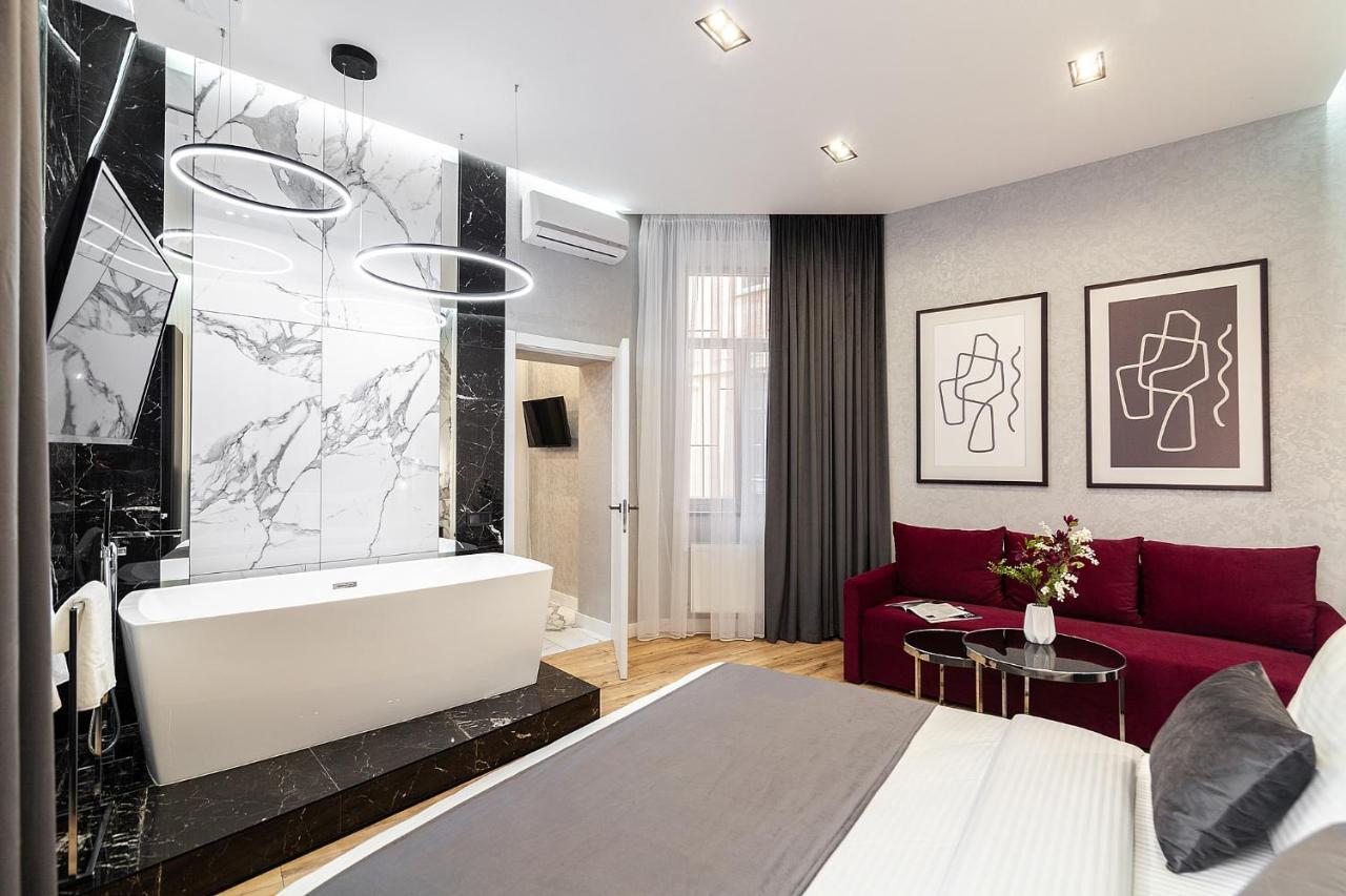 Lovely Apartment On Drahomanova Street 利沃夫 外观 照片