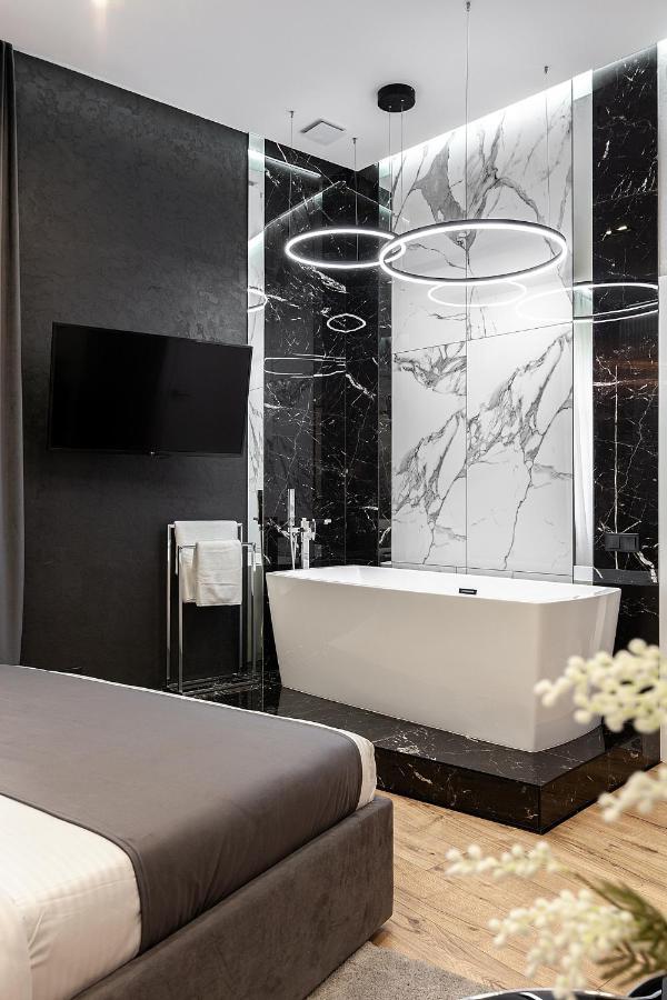Lovely Apartment On Drahomanova Street 利沃夫 外观 照片