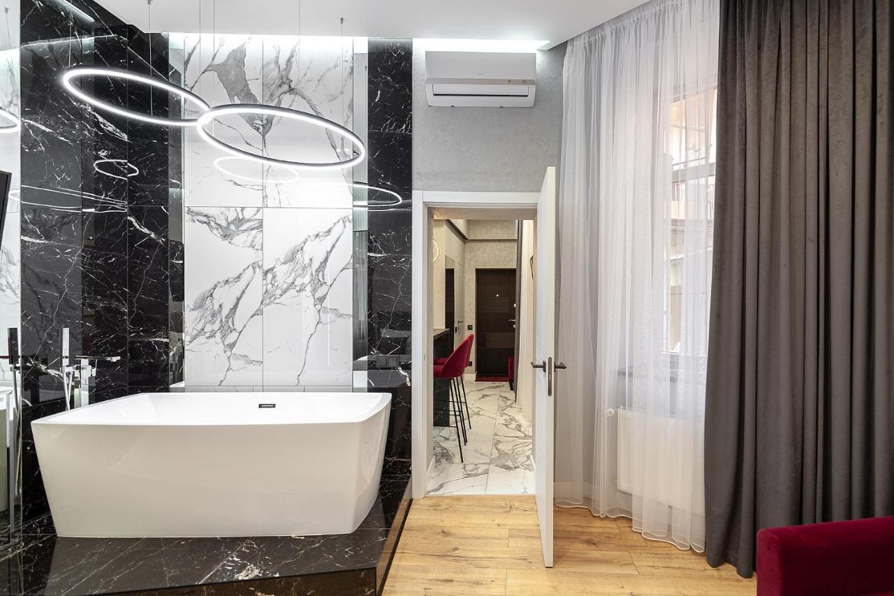 Lovely Apartment On Drahomanova Street 利沃夫 外观 照片