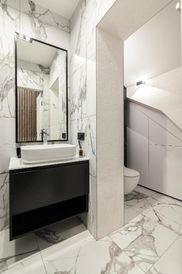 Lovely Apartment On Drahomanova Street 利沃夫 外观 照片