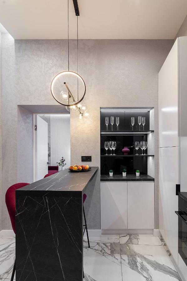 Lovely Apartment On Drahomanova Street 利沃夫 外观 照片